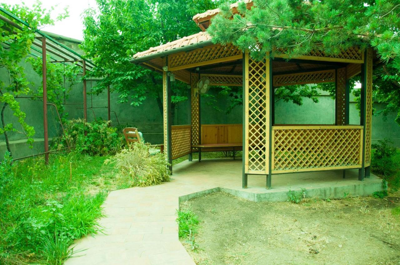 X Hotel Yerevan Exterior foto