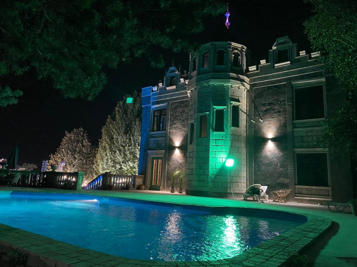 X Hotel Yerevan Exterior foto